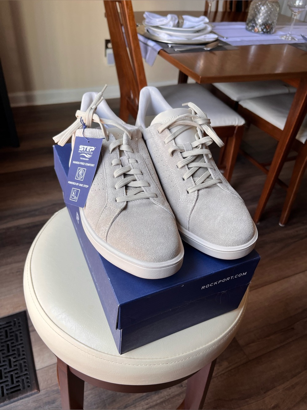 Rockport Men's Casual Lace-Up Sneakers in Light Grey! Size 8 wide! NIB! Comfy!